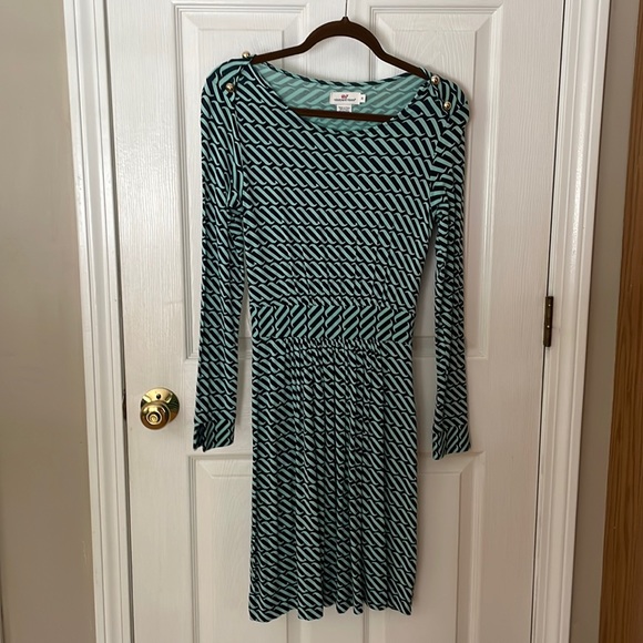 Vineyard Vines Dresses & Skirts - Like new vineyard vines dress, worn only once, size extra small. Just gorgeous!